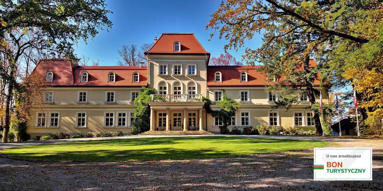 Dwor Sierakow Hotel Екстериор снимка