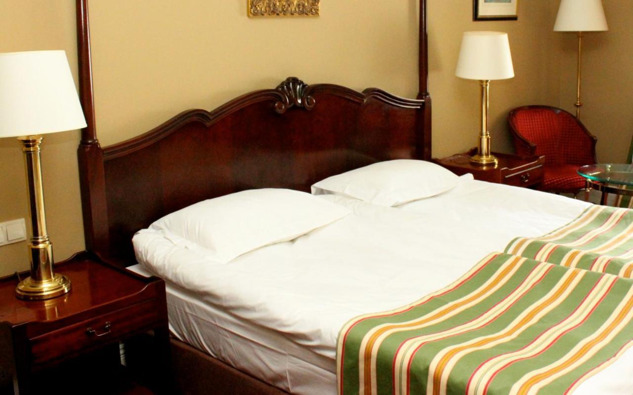 Dwor Sierakow Hotel Стая снимка