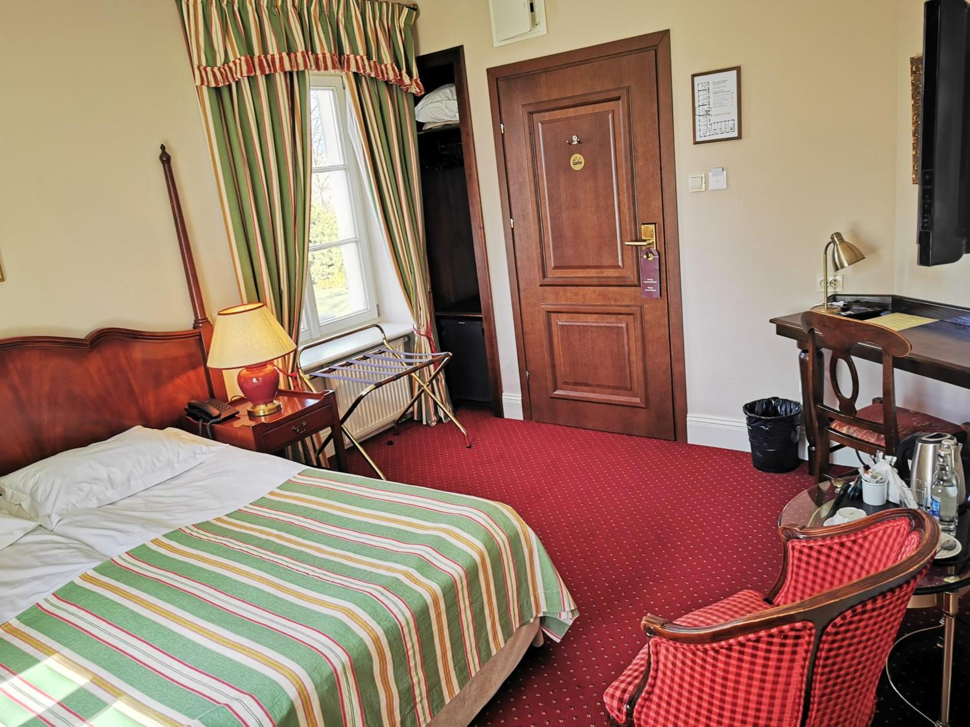 Dwor Sierakow Hotel Екстериор снимка