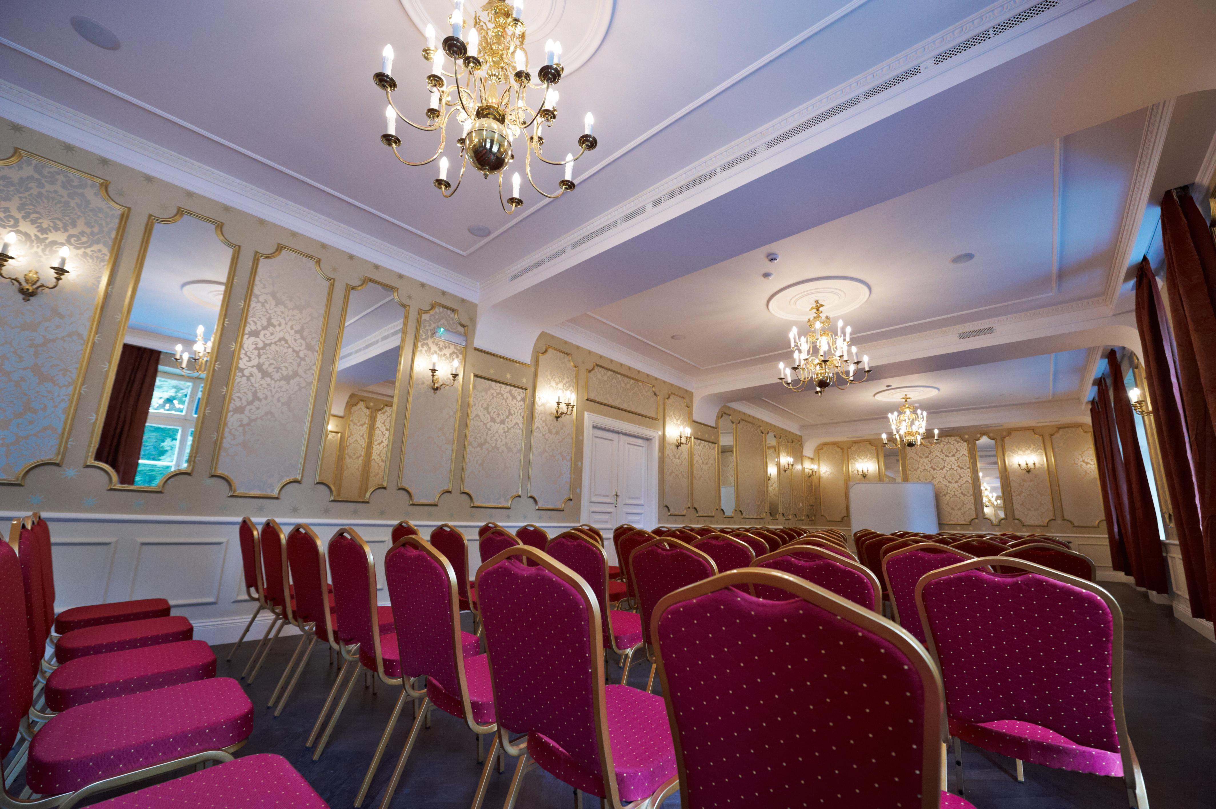 Dwor Sierakow Hotel Екстериор снимка