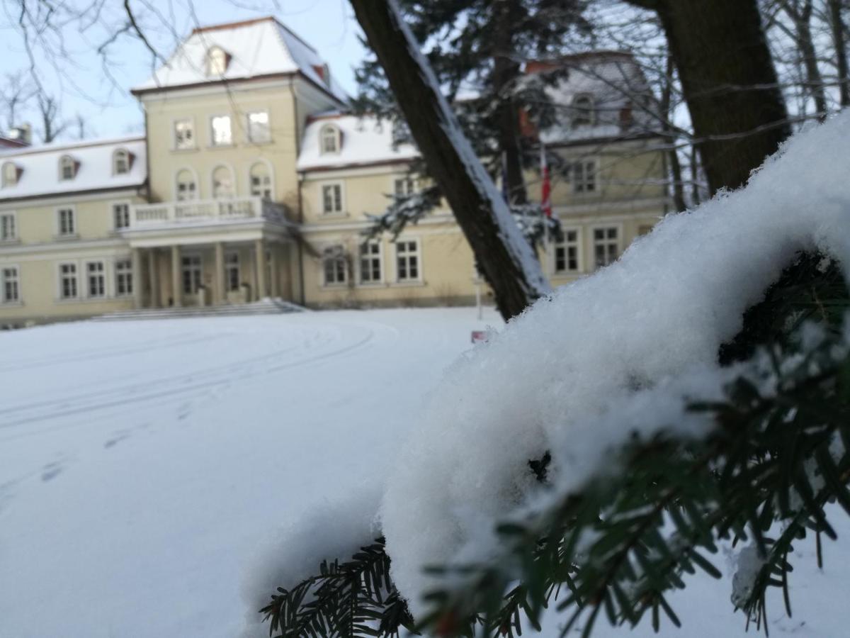 Dwor Sierakow Hotel Екстериор снимка