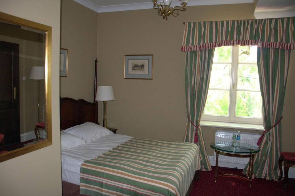 Dwor Sierakow Hotel Екстериор снимка