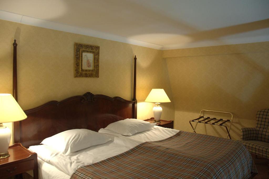 Dwor Sierakow Hotel Екстериор снимка