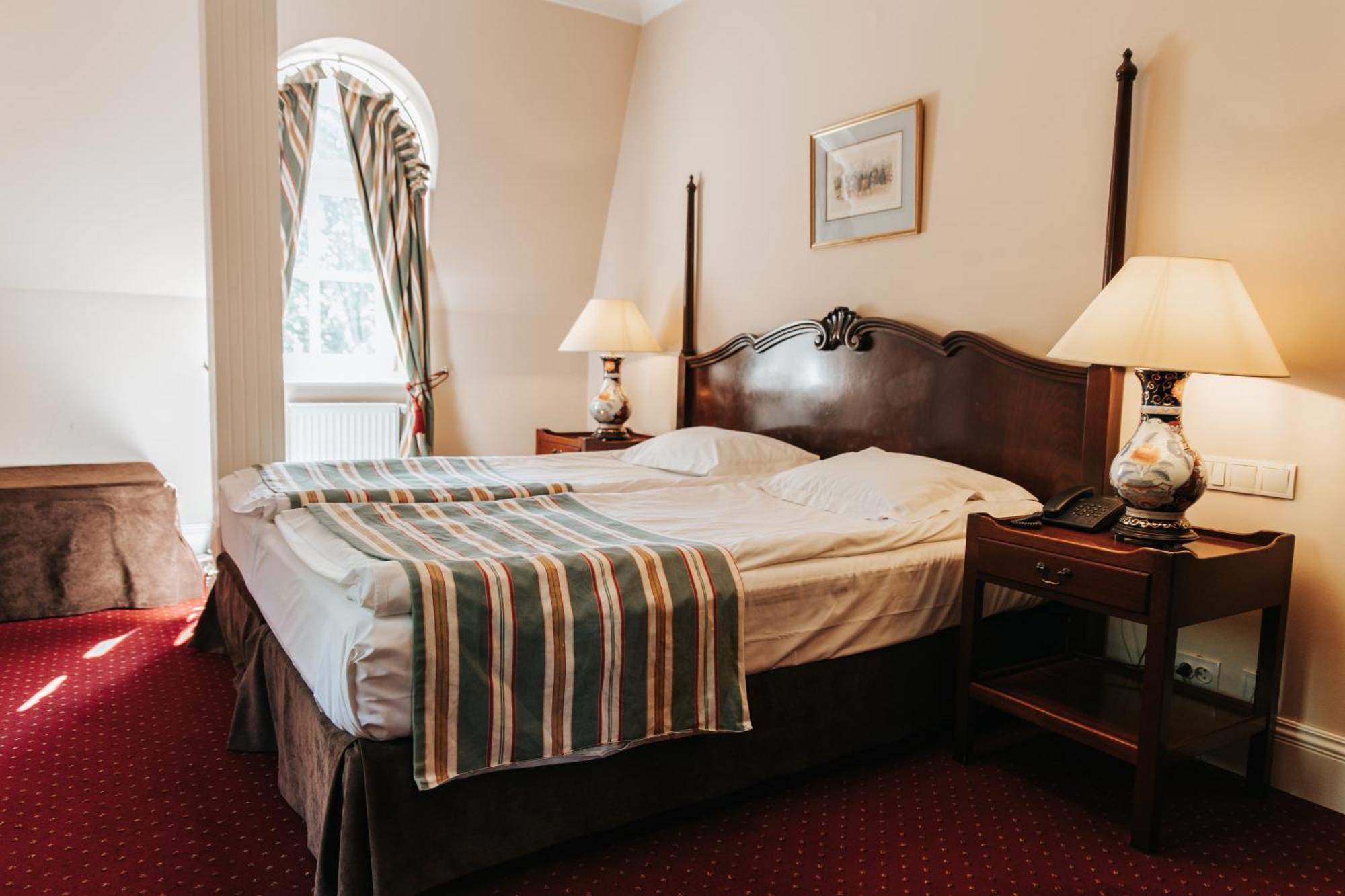 Dwor Sierakow Hotel Екстериор снимка