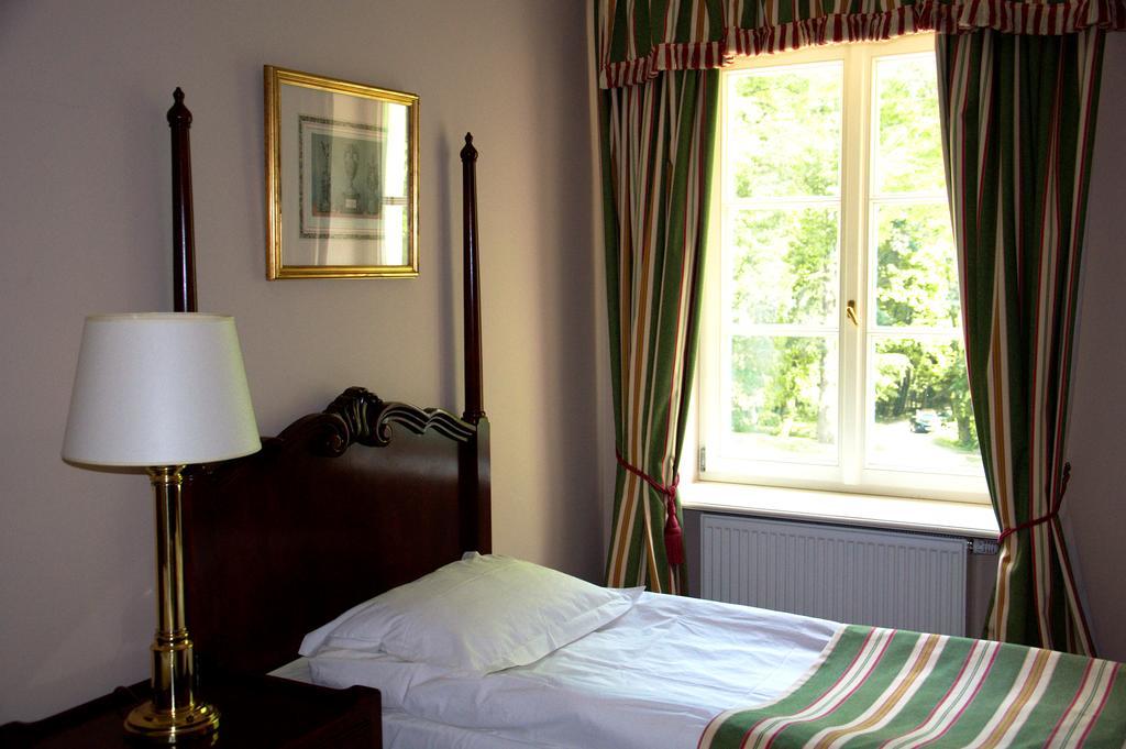 Dwor Sierakow Hotel Екстериор снимка