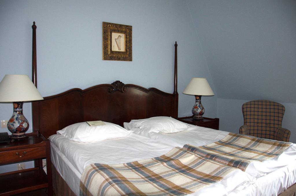 Dwor Sierakow Hotel Екстериор снимка