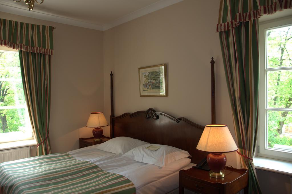 Dwor Sierakow Hotel Екстериор снимка