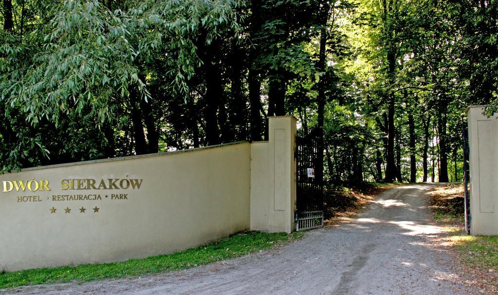 Dwor Sierakow Hotel Екстериор снимка