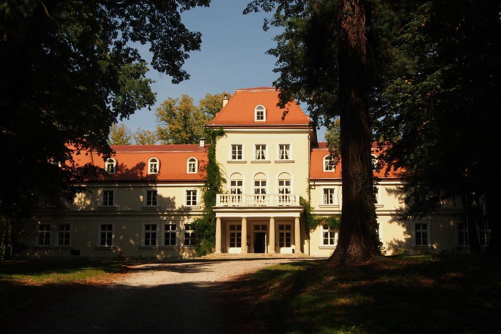 Dwor Sierakow Hotel Екстериор снимка