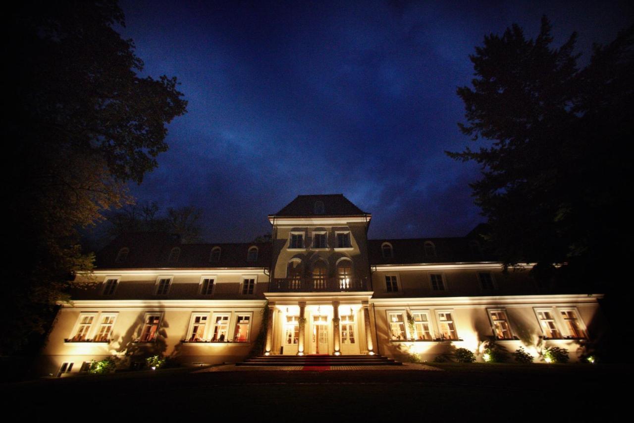 Dwor Sierakow Hotel Екстериор снимка